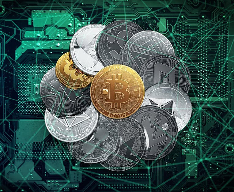 Déclarer vos revenus : pourquoi recourir à Declaraid ? huge stack of cryptocurrencies in a circle with a golden bitcoin