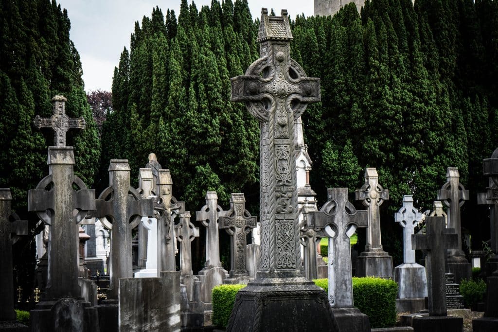 Prévoir ses obsèques : pourquoi et comment déposer ses dernières volontés ? tuendebede glasnevin 2691303